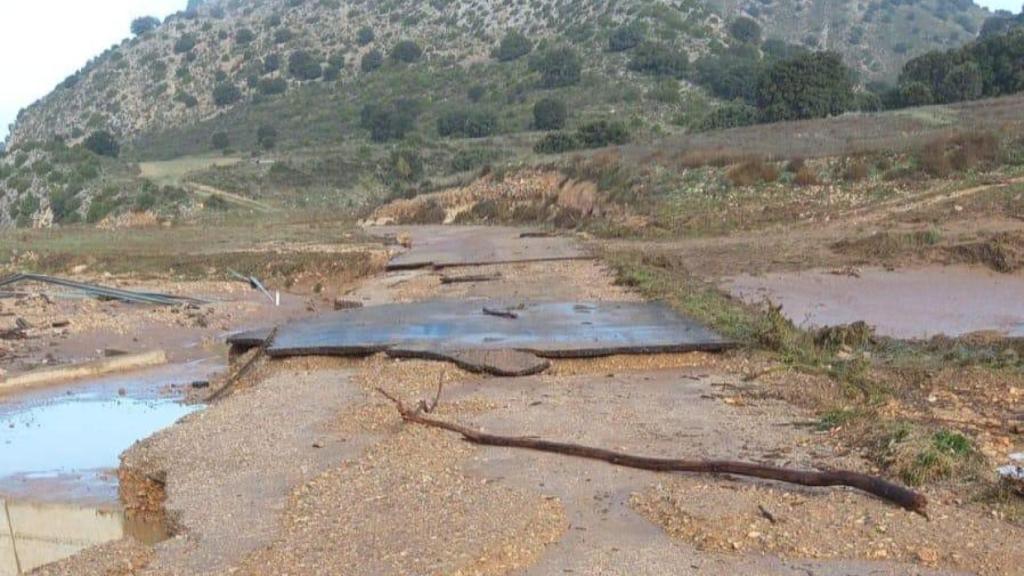 Carretera Cimballa-Aldehuela de Liestos cortada al tráfico por la DANA