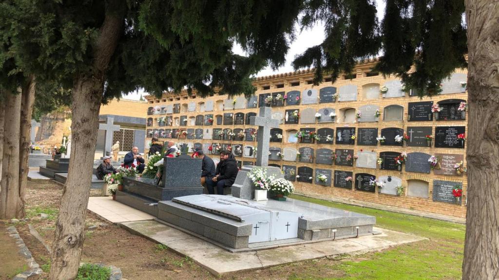 Día de Todos los Santos en el cementerio de Torrero, en Zaragoza.