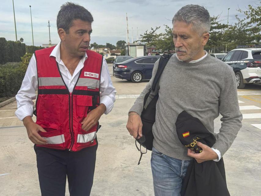 El presidente de la Generalitat, Carlos Mazón, y el ministro del Interior, Fernando Grande-Marlaska, este viernes en Valencia.