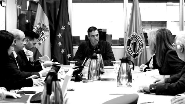 El presidente del Gobierno, Pedro Sánchez, en la sede de la Dirección General de Protección Civil.