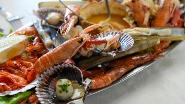 Una mariscada en una foto de archivo