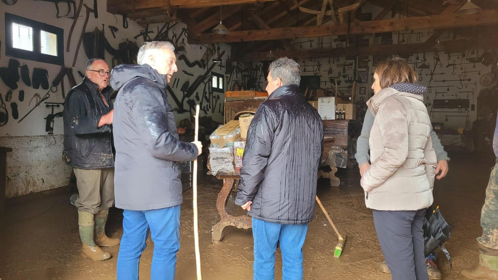 Octavio López durante su visita en Cimballa.