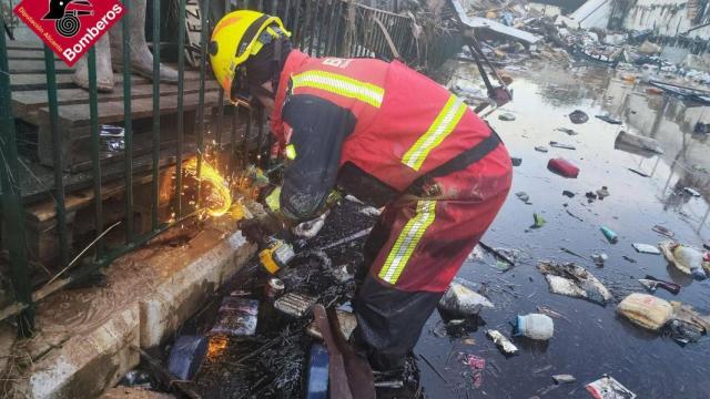 Los bomberos de Alicante esta madrugada en Aldaia.