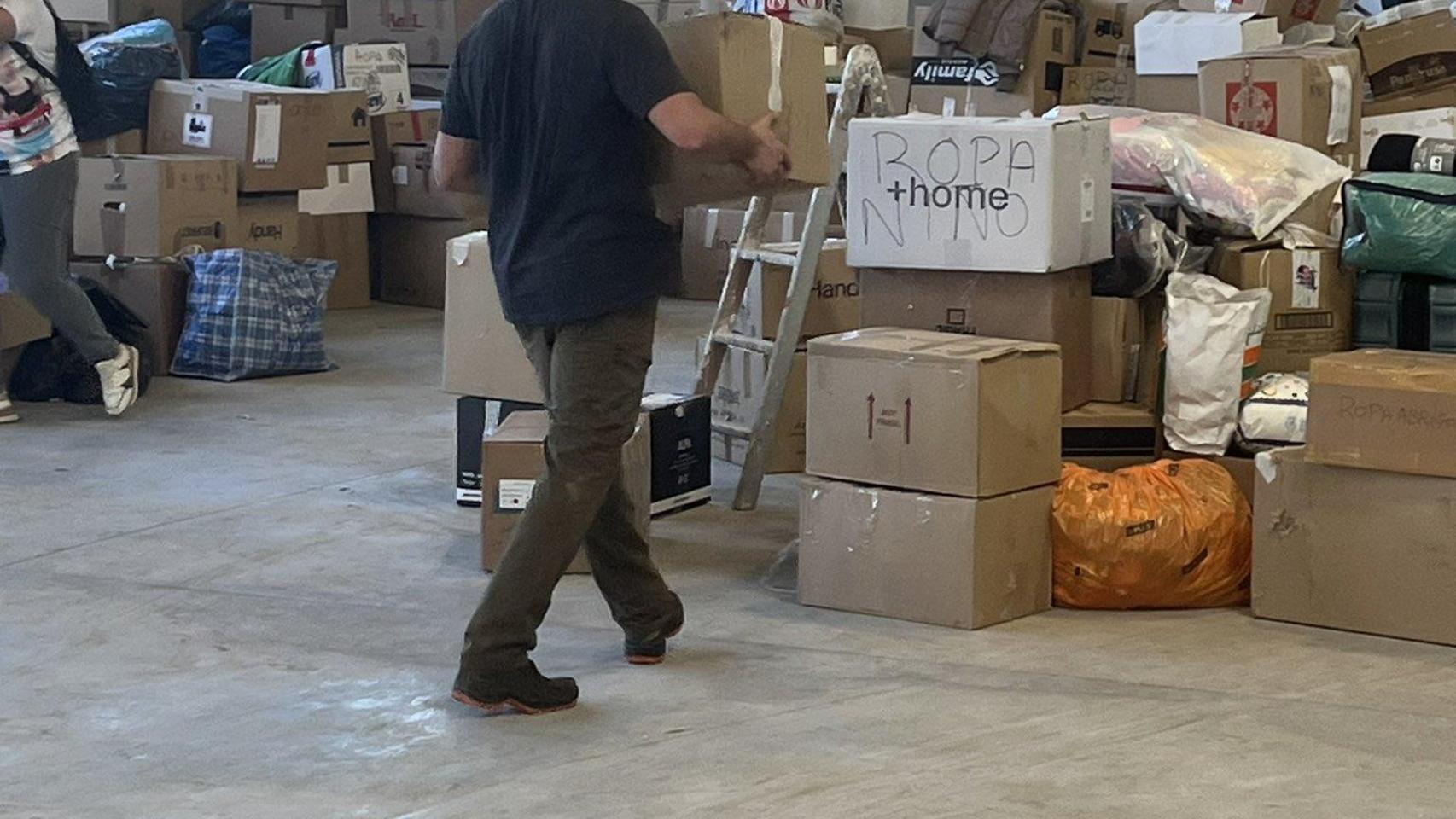 Juan García-Gallardo en un almacén de Silla