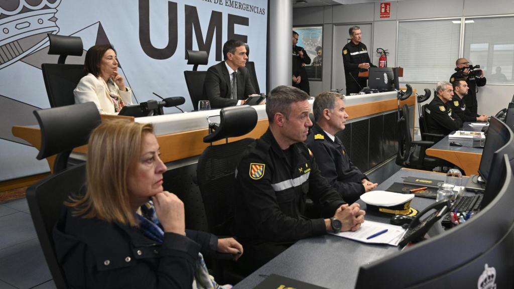 El presidente del Gobierno, Pedro Sánchez, este sábado en el Cuartel General de la UME, en la Base Aérea de Torrejón de Ardoz.