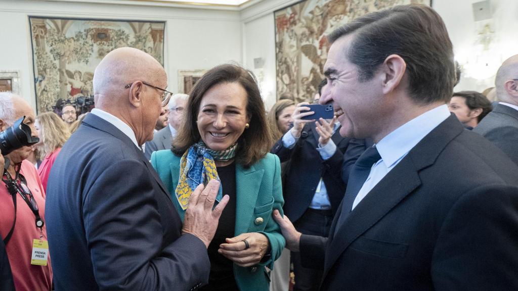 Josep Oliu, Ana Botín y Carlos Torres, presidentes de Sabadell, Santander y BBVA, respectivamente, durante la toma de posesión del gobernador del Banco de España, José Luis Escrivá, el pasado septiembre.