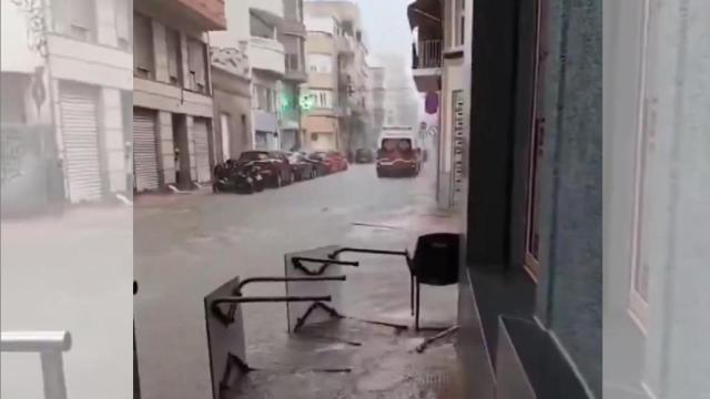 La terraza de un bar en santa Pola (Alicante) este domingo.