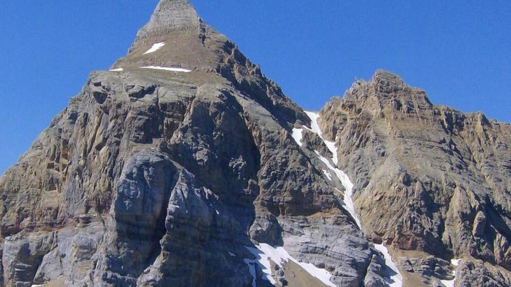 Un montañero sufre varias fracturas tras caer en el Collado Pico Punta Escarra (Huesca) por un desprendimiento de rocas