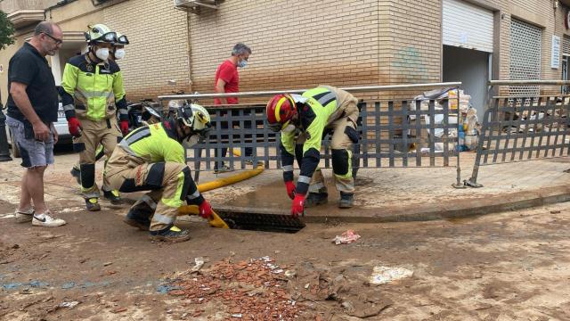 Bomberos zamoranos trabajan en Aldaia (Valencia)