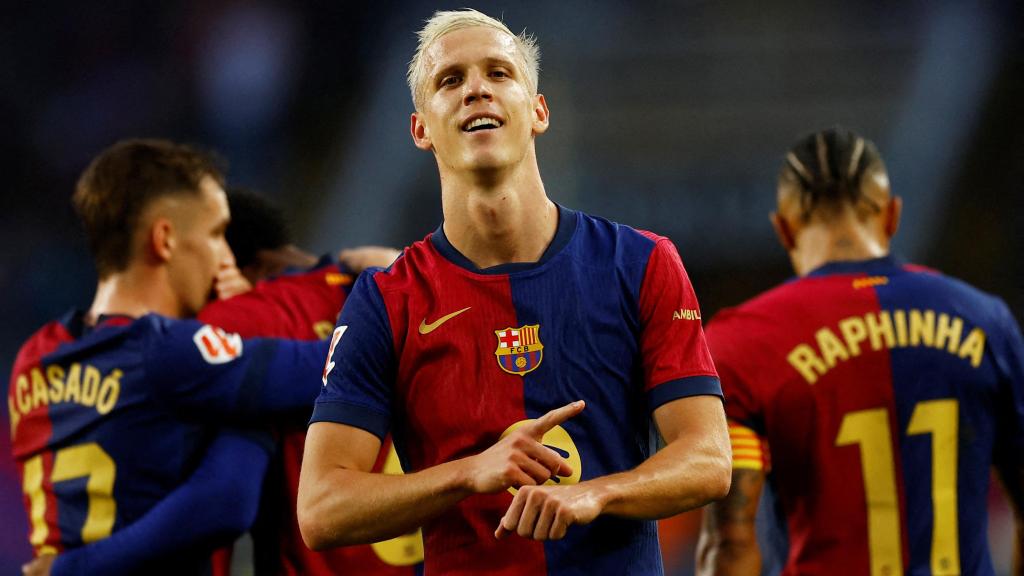 Dani Olmo celebra uno de los goles en la victoria del Barça ante el Espanyol.