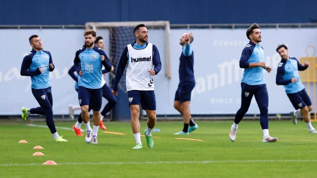 Los jugadores del Málaga CF entrenan en el Anexo.