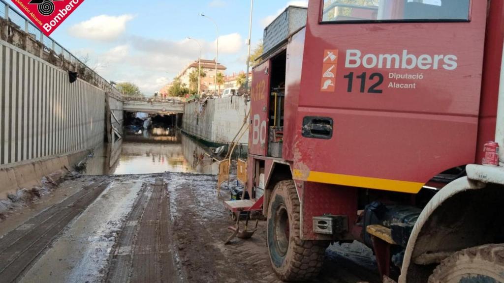 Un camión de los bomberos de Alicante en Valencia.