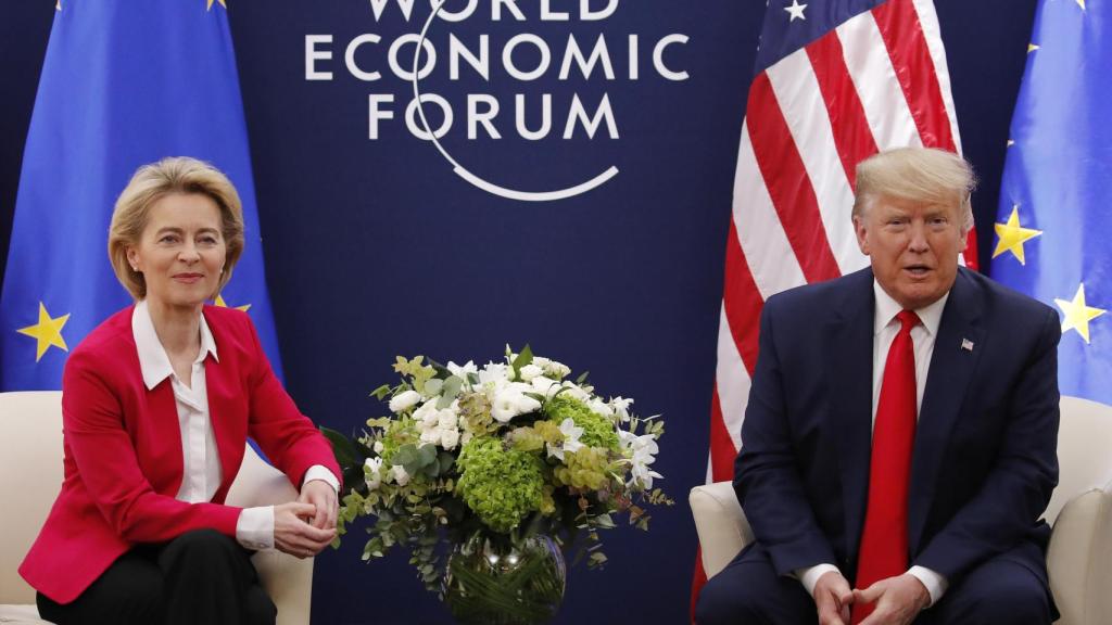 Ursula von der Leyen y Donald Trump, durante la reunión que mantuvieron en el foro de Davos en enero de 2020