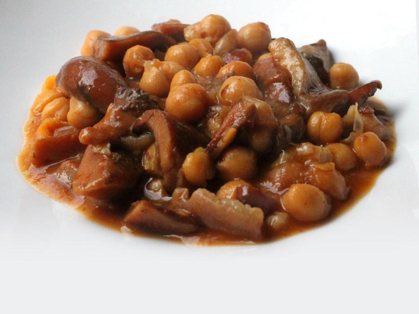 Garbanzos con níscalos.