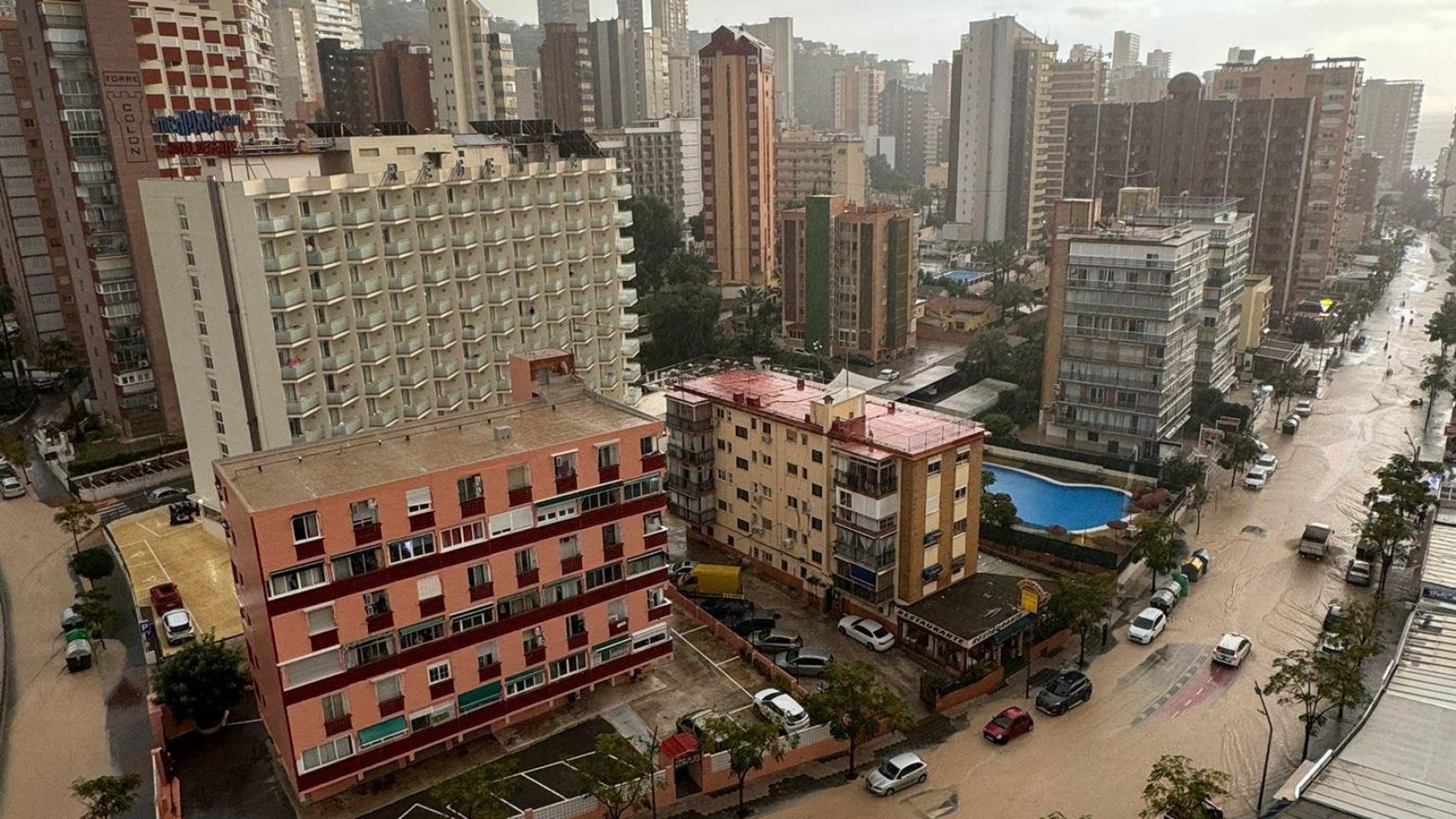 Una calle de Benidorm inundada.