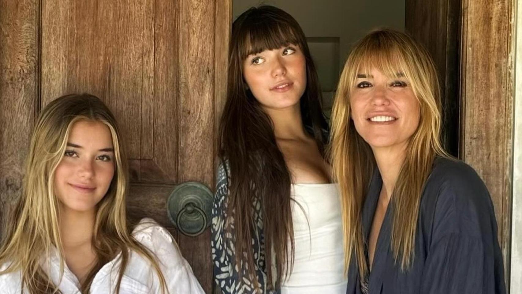 Raquel Meroño junto a sus dos hijas en una imagen compartida en redes sociales.