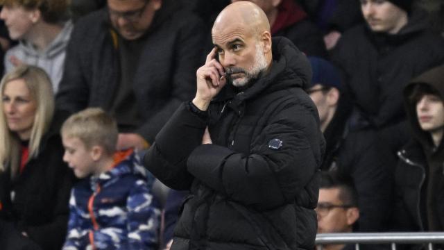 Pep Guardiola, pensativo durante el partido de Premier League frente al Bournemouth.