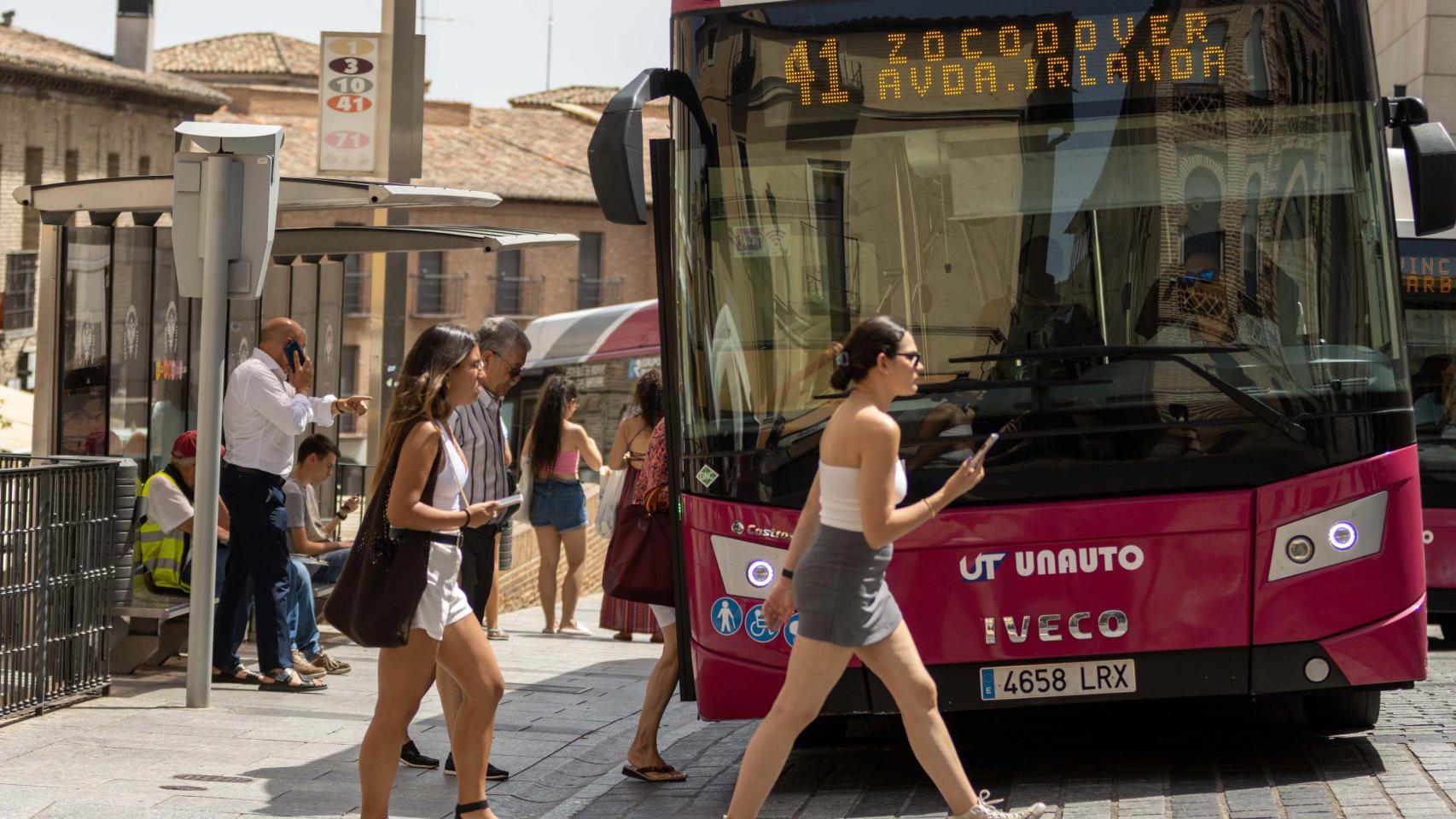 Imagen de archivo de un autobús urbano en Toledo.