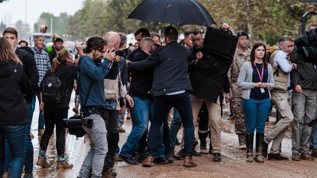 El presidente del Gobierno, Pedro Sánchez, increpado durante su visita a Paiporta.