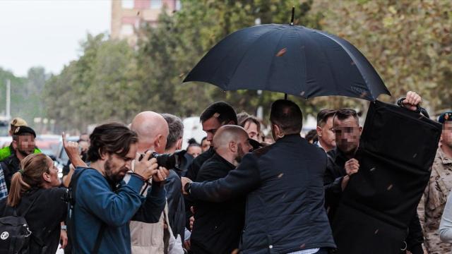 El presidente del Gobierno, Pedro Sánchez, increpado durante su visita a Paiporta.