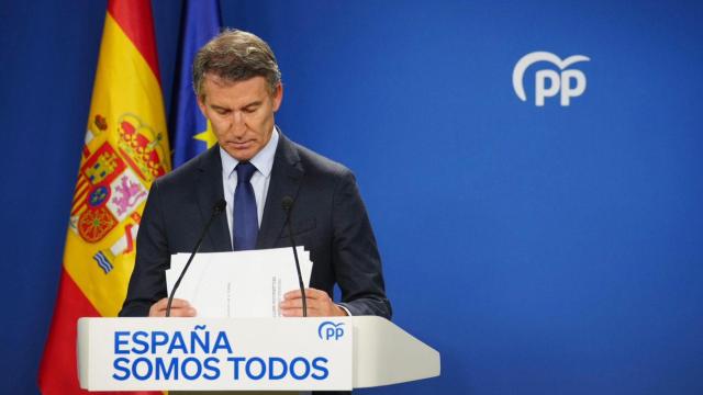 Alberto Núñez Feijóo, presidente del PP, este lunes en una declaración institucional por la DANA.