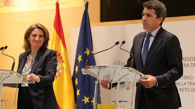 La vicepresidenta de Transición Ecológica, Teresa Ribera, y el presidente de la Generalitat Valenciana, Carlos Mazón, en febrero de este año.