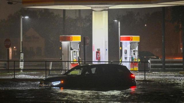 Gasolinera inundada tras las lluvias.