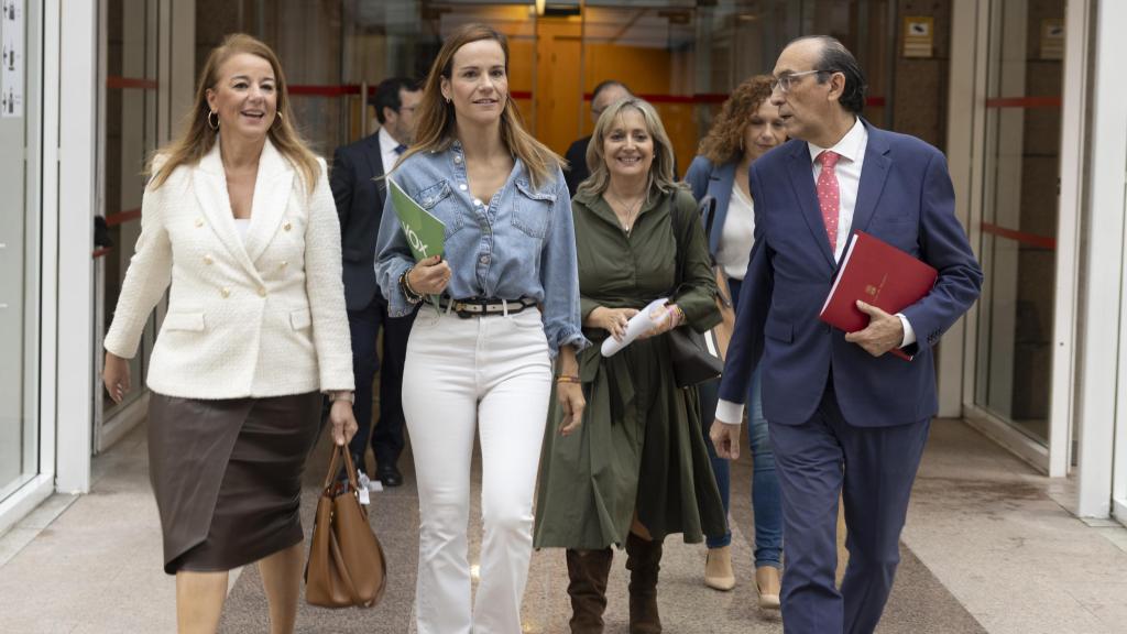 Isabel Pérez Moñino llega a la Asamblea de Madrid junto al resto de los diputados de Vox