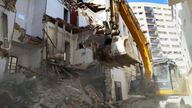 Ya están demoliendo los callejones de El Perchel.