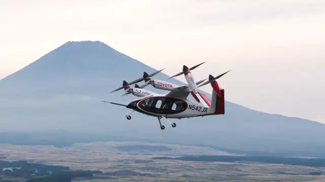 EVTOL teledirigido frente al Monte Fuji en Japón