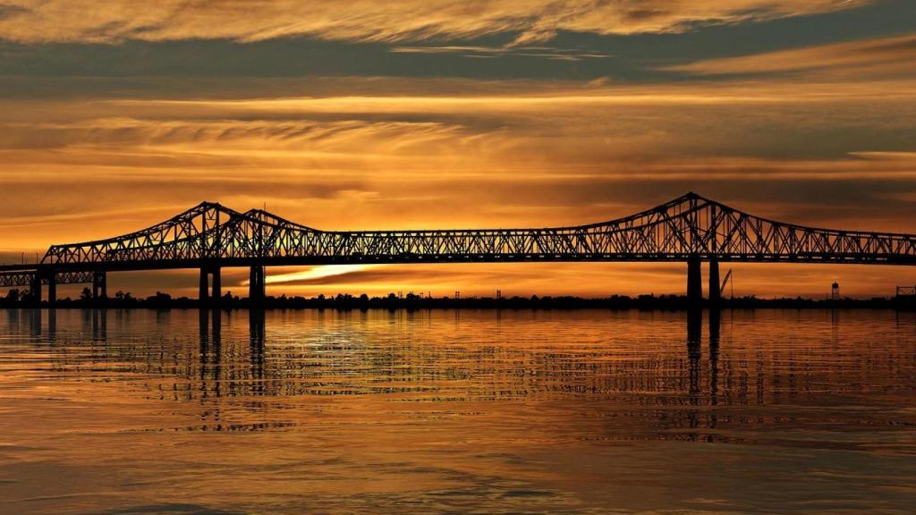 Los puentes colgantes que sobrevuelan los impresionantes paisajes de Canadá