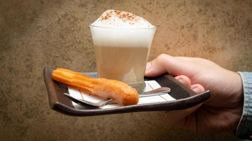 Trampantojo de café con leche y churros.