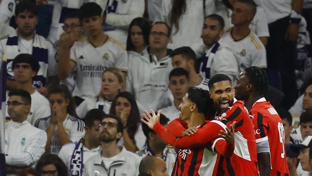 Reijnders celebra su gol contra el Real Madrid en el Santiago Bernabéu