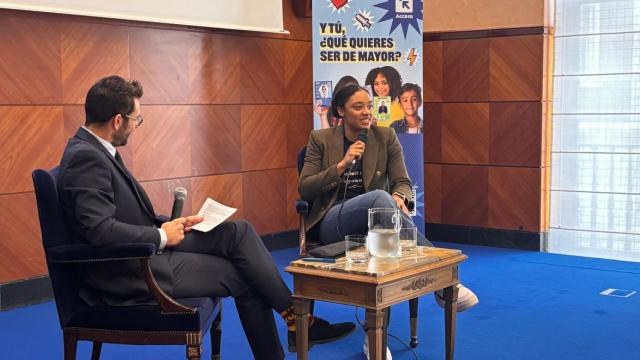 Helena Oma, jugadora del Casademont Zaragoza en la presentación de la campaña 'La brecha de los sueños'.