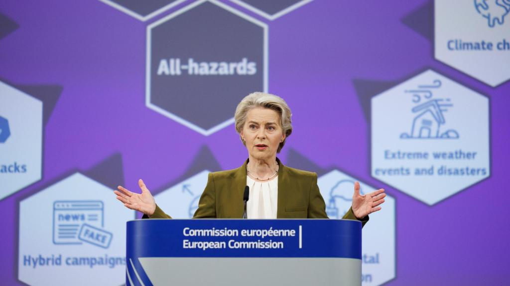 La presidenta de la Comisión, Ursula von der Leyen, durante la rueda de prensa en la que ofreció ayuda para la DANA