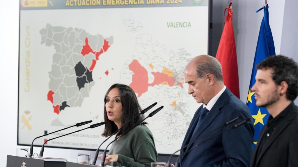 La directora de la Guardia Civil, Mercedes González, durante su comparecencia ante los medios de comunicación en el Palacio de la Moncloa.