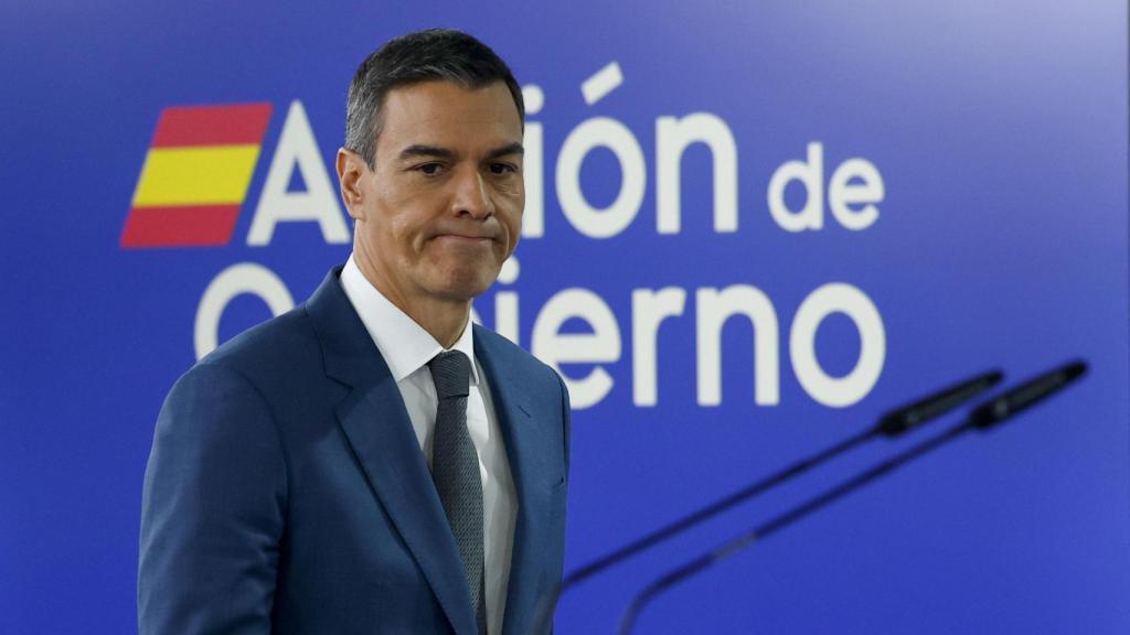 El presidente del Gobierno, Pedro Sánchez da una rueda de prensa tras el Consejo de Ministros celebrado en el palacio de La Moncloa en Madrid este martes.