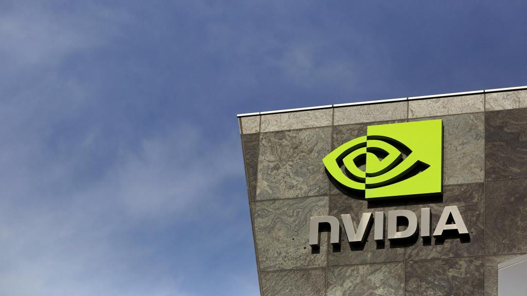 El logo de Nvidia en un edificio de Santa Clara, California.