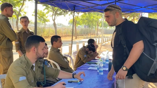 Un joven israelí alistándose al Ejército el pasado 2 de septiembre.