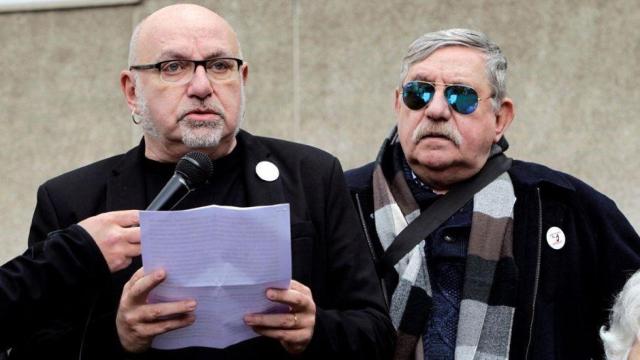 Rafael Permuy, tío de José Couso, durante la concentración convocada en Ferrol para pedir justicia.