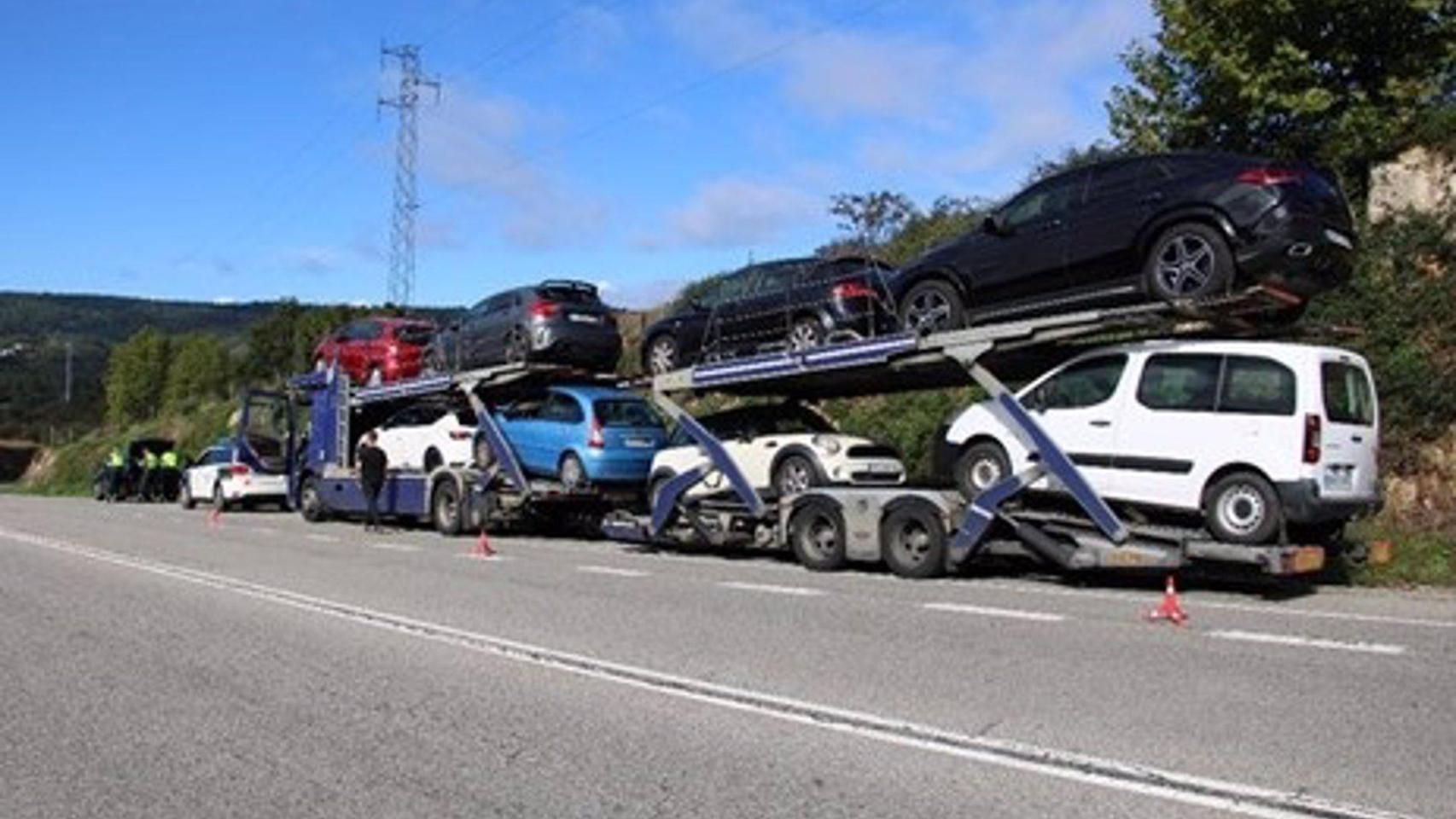 El tráiler que llevaba el conductor sin carné en Ourense.