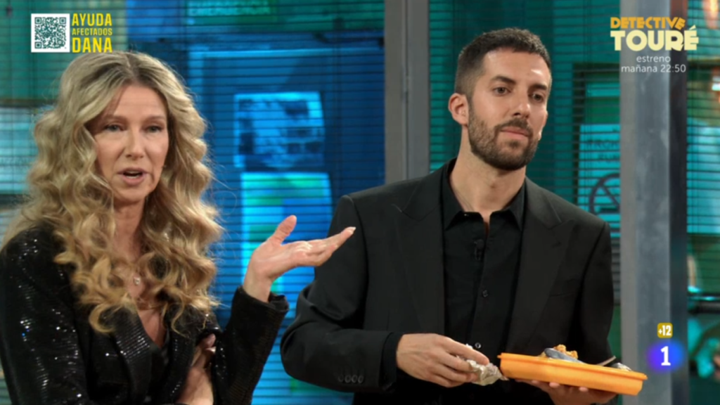 Anne Igartiburu y David Broncano, en 'La Revuelta'