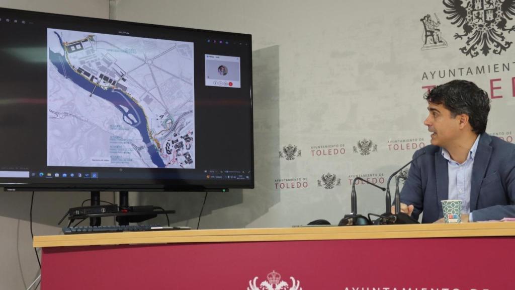 Juan José Alcalde, portavoz del equipo de Gobierno del Ayuntamiento de Toledo, presentó ayer la intervención.