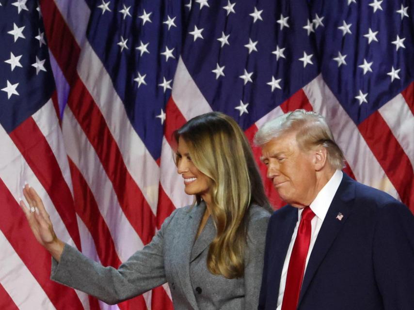 Donald Trump llega con su esposa, Melania,al Centro de Convenciones del Condado de Palm Beach, Florida, para dirigirse a sus partidarios tras ganar las elecciones presidenciales.