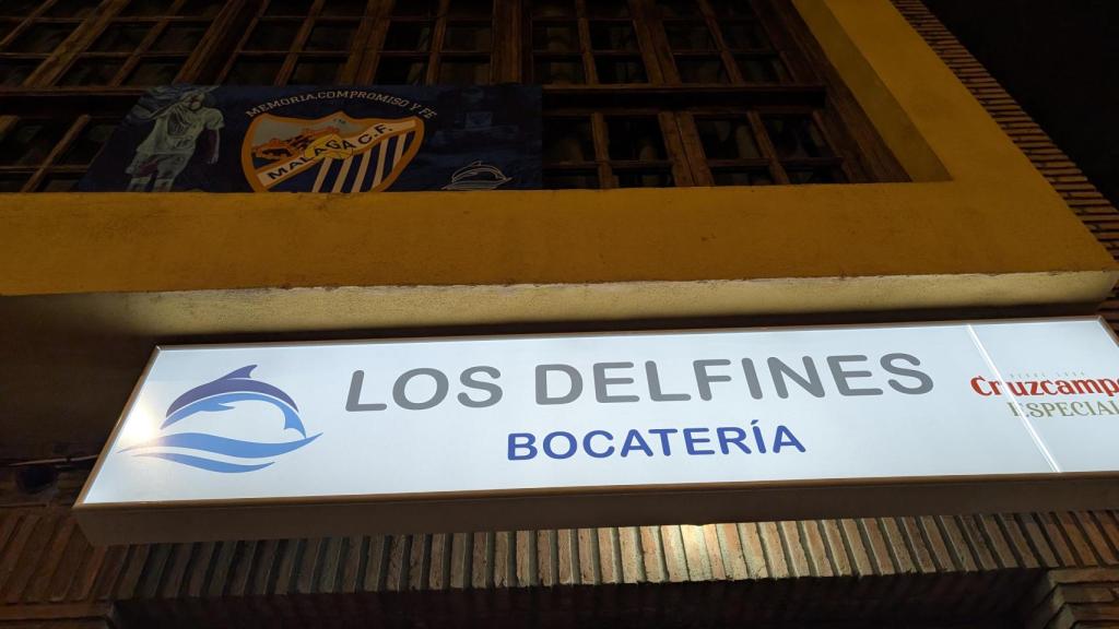 La fachada de Los Delfines.