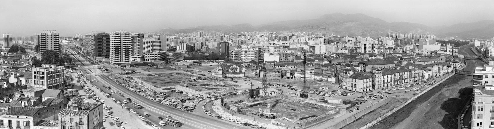 Imagen de la Avenida de Andalucía, con la parcela sobre la que se levantaría el edificio de Hacienda.