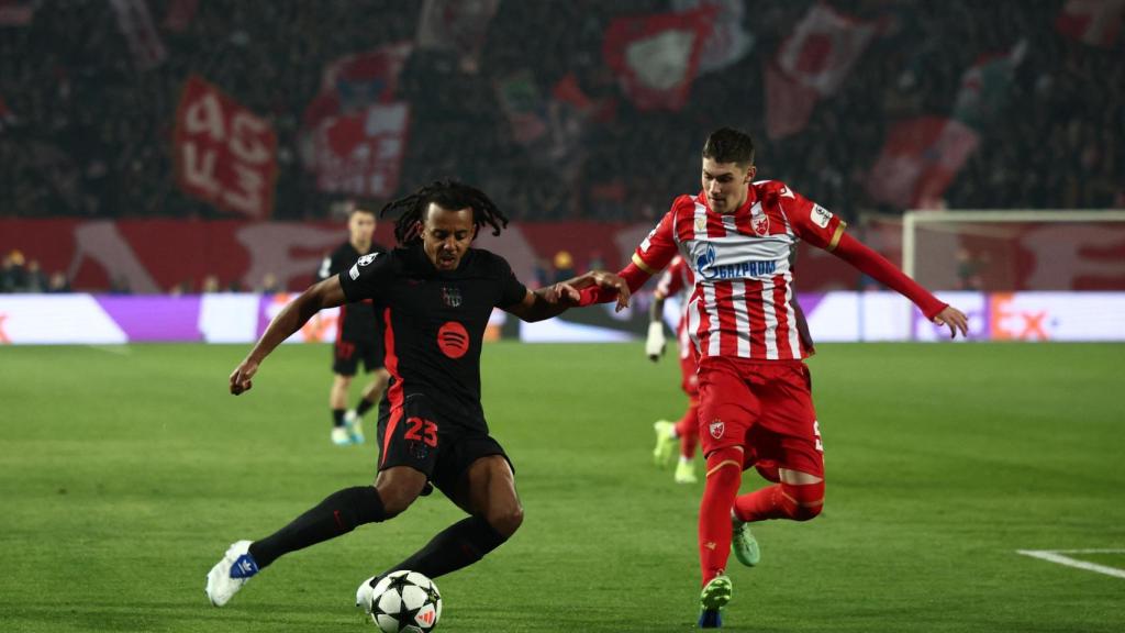 Koundé, durante el partido contra el Estrella Roja.