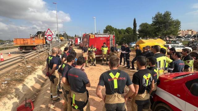 Los Bomberos de la Diputación de Teruel, en Catarroja.