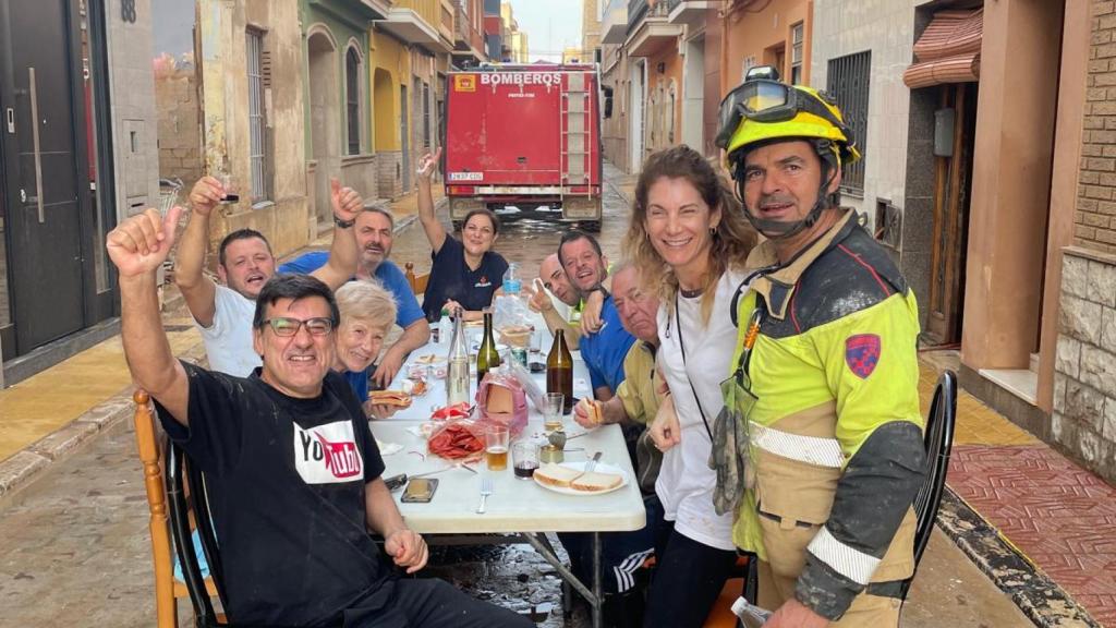 Los vecinos, a la altura del número 88 de la calle de Galicia, en Catarroja.