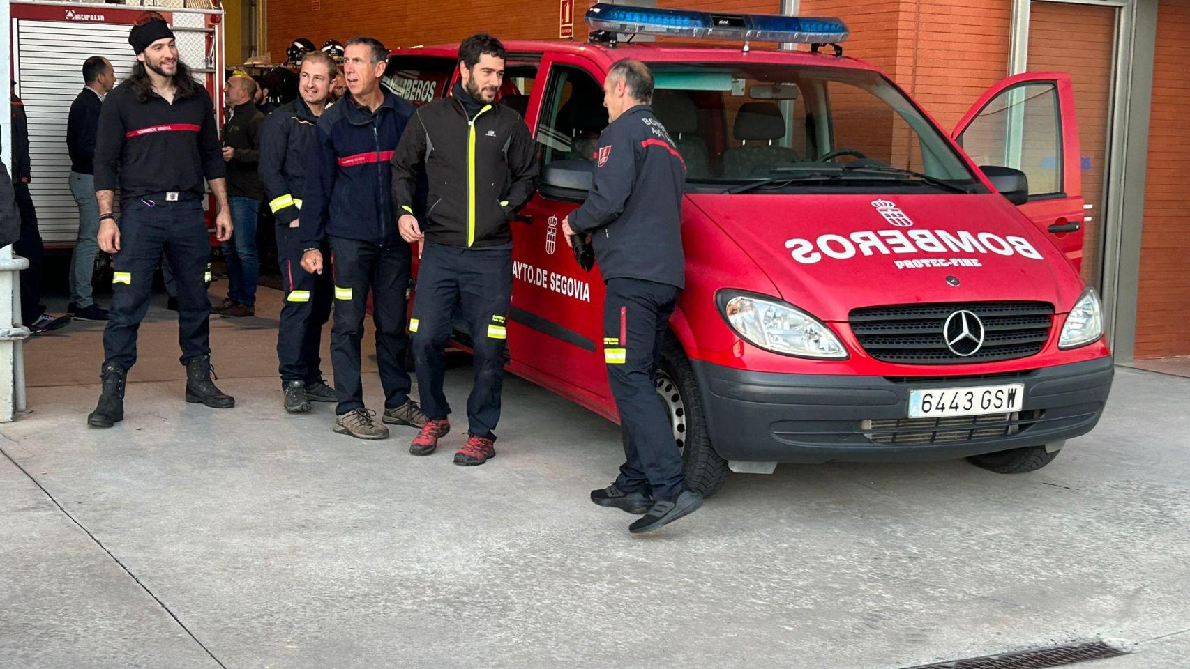 Bomberos de Segovia viajan a Valencia para ayudar en las calles